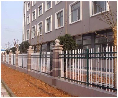 蘭州品牌護欄廠家推薦 恒源鋼材鐵藝公司的圍欄設施