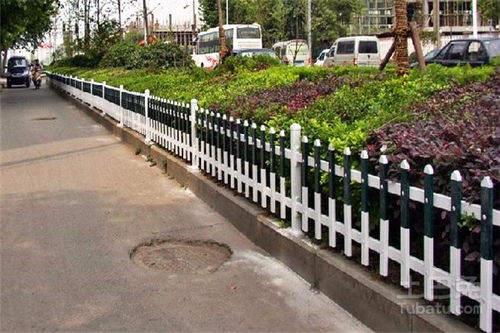 PVC草坪護(hù)欄選購(gòu)指南 優(yōu)質(zhì)廠家推薦與市場(chǎng)價(jià)格分析